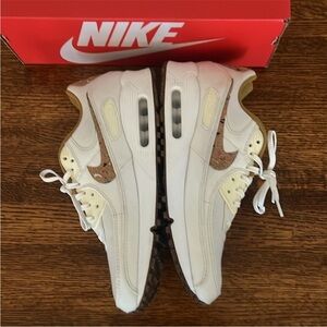 Nike Air Max 90 SE Fig 5 Sneakers Women Size 11.5 Coconut Milk + Cork Embroidery